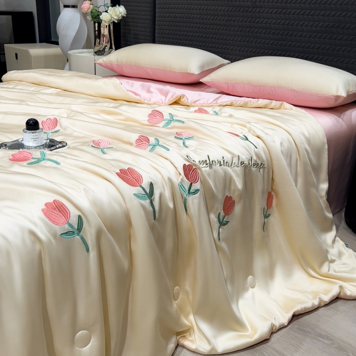 91家纺网 家纺一手货源 找家纺 （总）爱彼家纺 2026夏季新款水洗冰丝轻奢刺绣凉感夏被夏凉被空调被