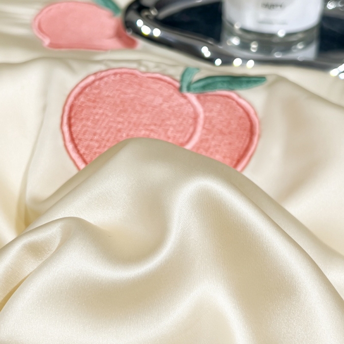 91家纺网 家纺一手货源 找家纺 爱彼家纺 2026夏季新款水洗冰丝轻奢刺绣凉感夏被夏凉被空调被 桃子-奶白蓝