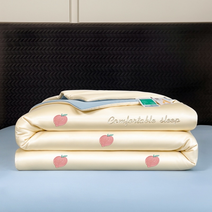 91家纺网 家纺一手货源 找家纺 爱彼家纺 2026夏季新款水洗冰丝轻奢刺绣凉感夏被夏凉被空调被 桃子-奶白蓝