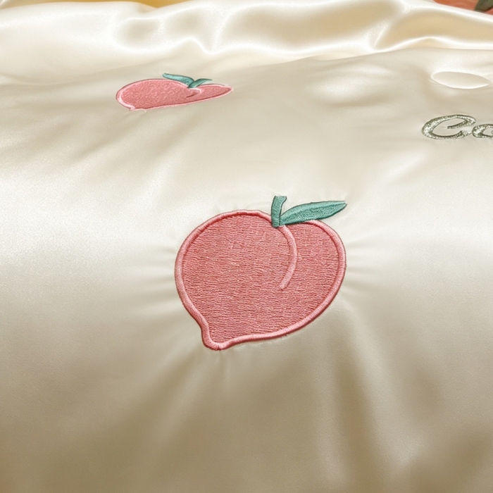 91家纺网 家纺一手货源 找家纺 爱彼家纺 2026夏季新款水洗冰丝轻奢刺绣凉感夏被夏凉被空调被 桃子-奶白粉