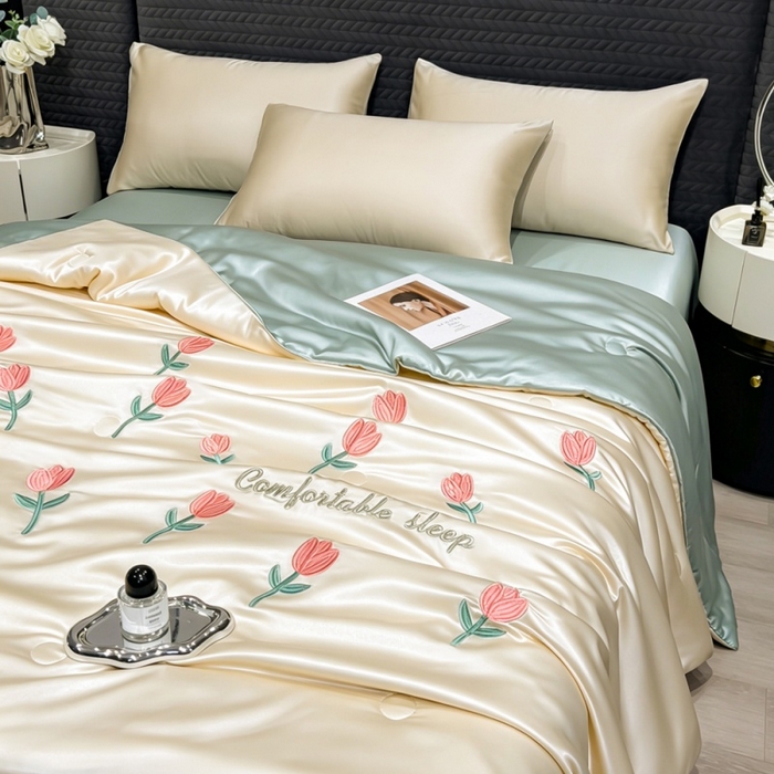 91家纺网 家纺一手货源 找家纺 爱彼家纺 2026夏季新款水洗冰丝轻奢刺绣凉感夏被夏凉被空调被 花朵-奶黄绿