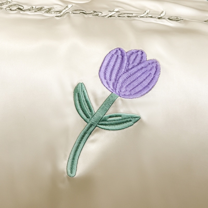 91家纺网 家纺一手货源 找家纺 爱彼家纺 2026夏季新款水洗冰丝轻奢刺绣凉感夏被夏凉被空调被 花朵-奶白紫