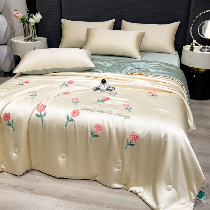 91家纺网 家纺一手货源 找家纺 爱彼家纺 2026夏季新款水洗冰丝轻奢刺绣凉感夏被夏凉被空调被 花朵-奶黄绿