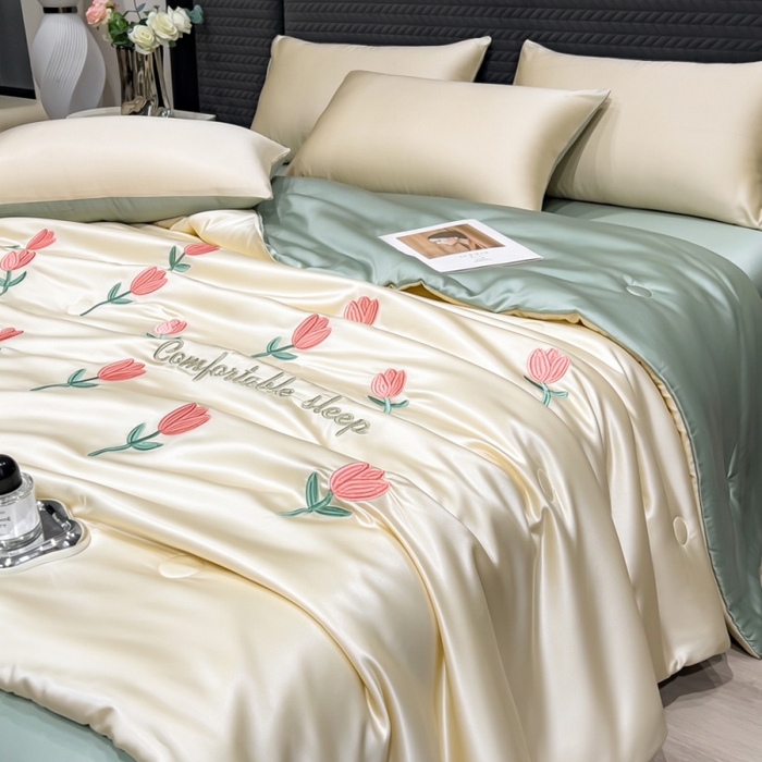 91家纺网 家纺一手货源 找家纺 爱彼家纺 2026夏季新款水洗冰丝轻奢刺绣凉感夏被夏凉被空调被 花朵-奶黄绿