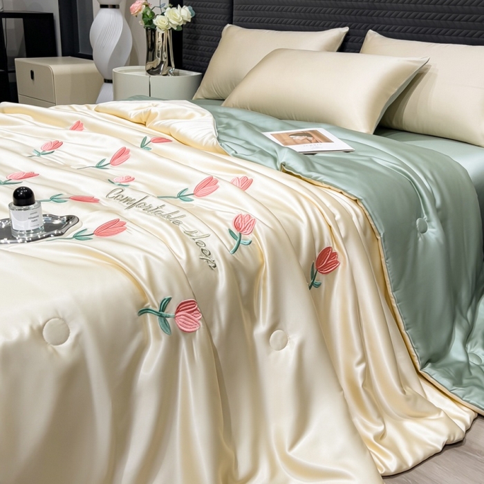 91家纺网 家纺一手货源 找家纺 爱彼家纺 2026夏季新款水洗冰丝轻奢刺绣凉感夏被夏凉被空调被 花朵-奶黄绿