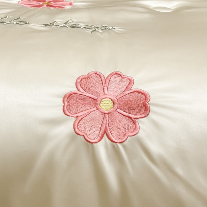 91家纺网 家纺一手货源 找家纺 爱彼家纺 2026夏季新款水洗冰丝轻奢刺绣凉感夏被夏凉被空调被 花瓣-奶白蓝