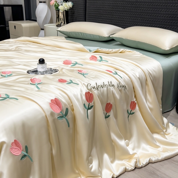 91家纺网 家纺一手货源 找家纺 爱彼家纺 2026夏季新款水洗冰丝轻奢刺绣凉感夏被夏凉被空调被 花朵-奶黄绿