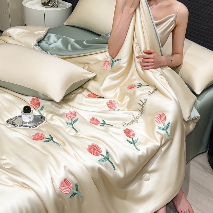 91家纺网 家纺一手货源 找家纺 爱彼家纺 2026夏季新款水洗冰丝轻奢刺绣凉感夏被夏凉被空调被 花朵-奶黄绿