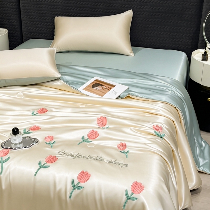 91家纺网 家纺一手货源 找家纺 爱彼家纺 2026夏季新款水洗冰丝轻奢刺绣凉感夏被夏凉被空调被 花朵-奶黄绿