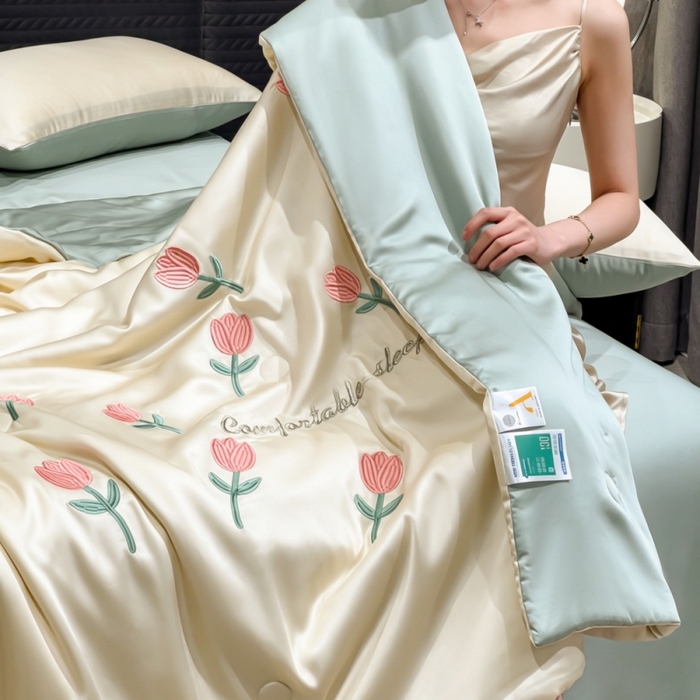 91家纺网 家纺一手货源 找家纺 爱彼家纺 2026夏季新款水洗冰丝轻奢刺绣凉感夏被夏凉被空调被 花朵-奶黄绿