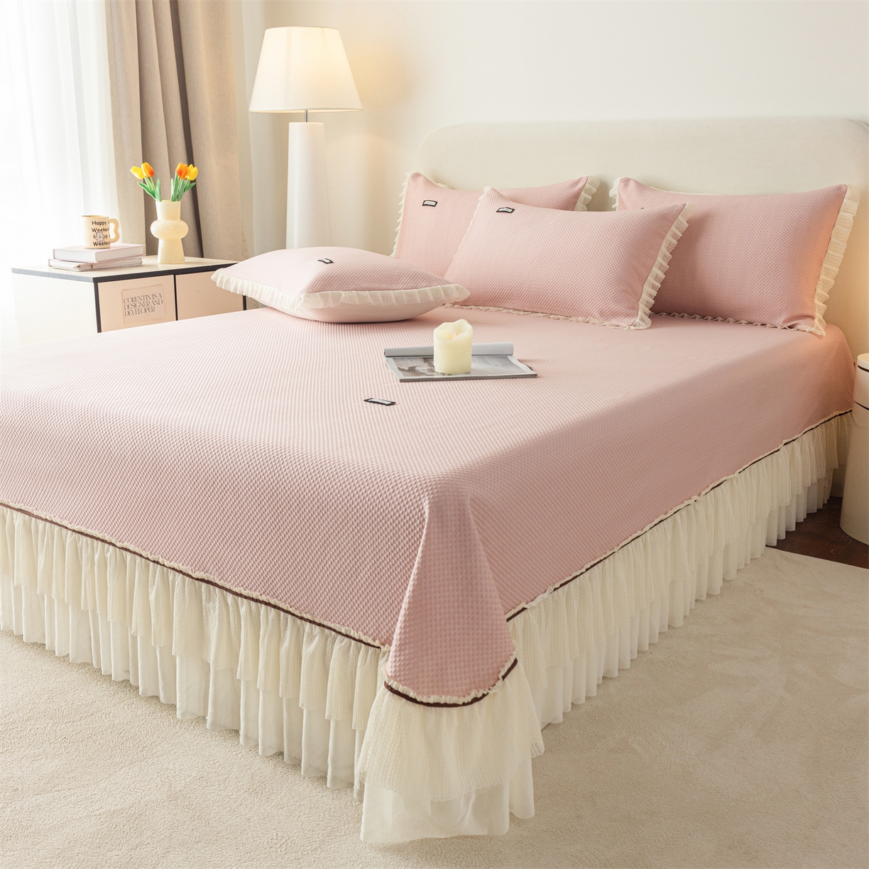 91家纺网 家纺一手货源 找家纺 赛丽雅 2026春夏新款480克A类PE聚乙烯提花冰豆豆凉感床裙款凉席三件套席子空调软席 点点-粉