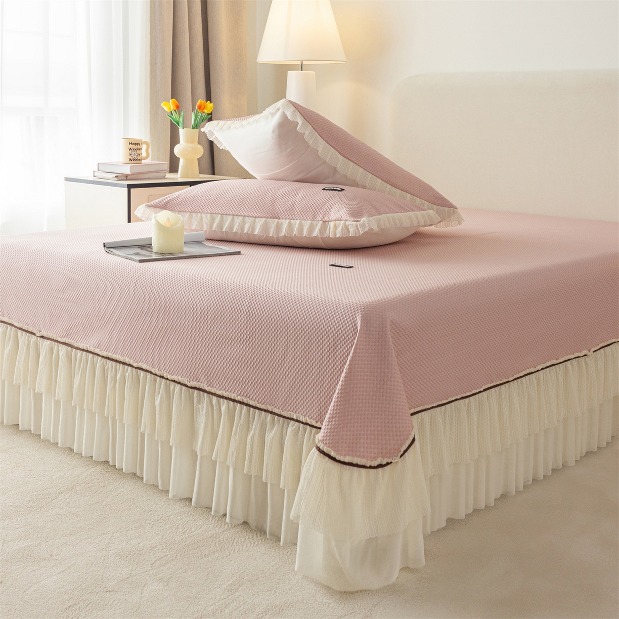 91家纺网 家纺一手货源 找家纺 赛丽雅 2026春夏新款480克A类PE聚乙烯提花冰豆豆凉感床裙款凉席三件套席子空调软席 点点-粉