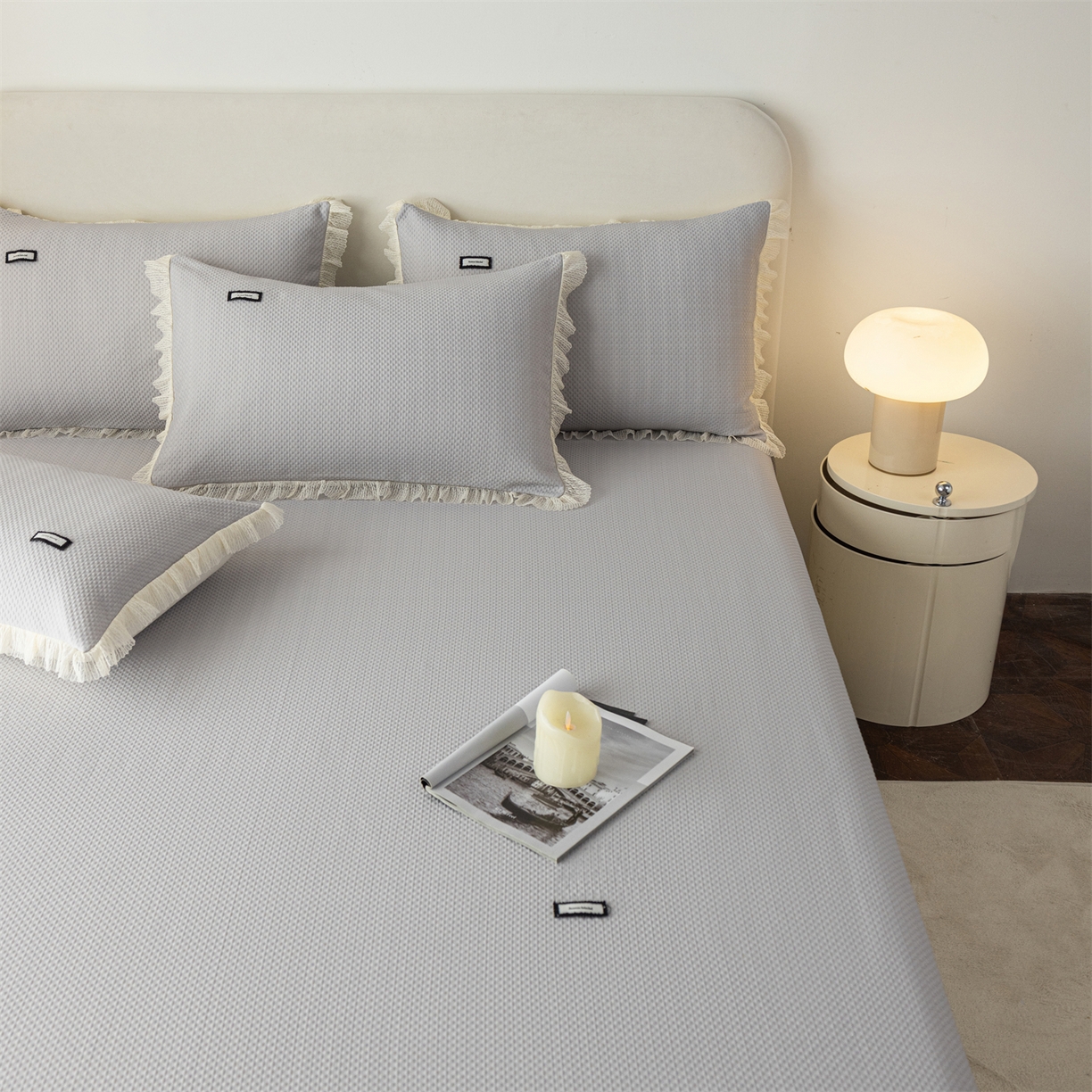 91家纺网 家纺一手货源 找家纺 赛丽雅 2026春夏新款480克A类PE聚乙烯提花冰豆豆凉感床裙款凉席三件套席子空调软席 点点-灰