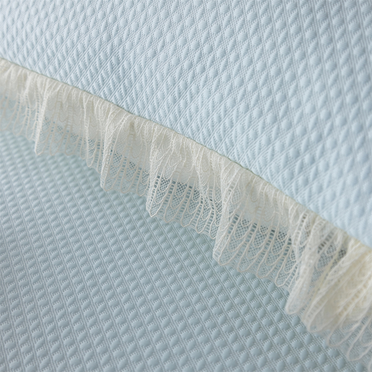 91家纺网 家纺一手货源 找家纺 赛丽雅 2026春夏新款480克A类PE聚乙烯提花冰豆豆凉感床裙款凉席三件套席子空调软席 点点-蓝