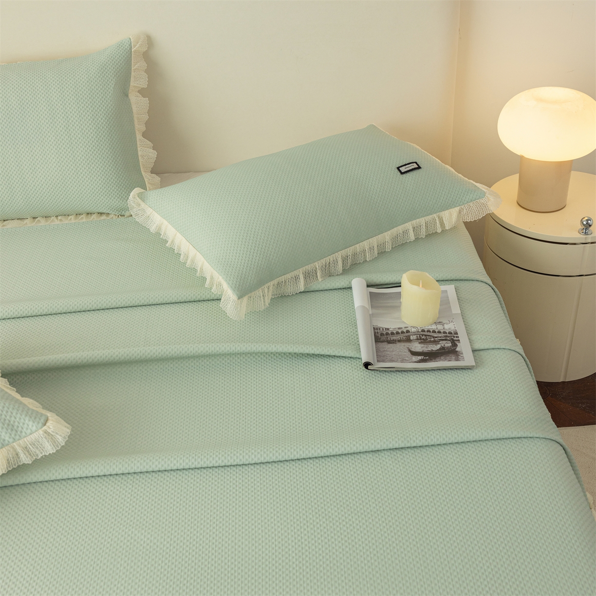 91家纺网 家纺一手货源 找家纺 赛丽雅 2026春夏新款480克A类PE聚乙烯提花冰豆豆凉感床裙款凉席三件套席子空调软席 点点-绿