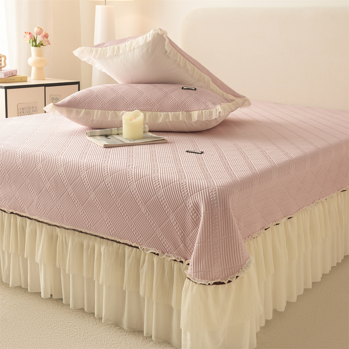 91家纺网 家纺一手货源 找家纺 赛丽雅 2026春夏新款480克A类PE聚乙烯提花冰豆豆凉感床裙款凉席三件套席子空调软席 方格-粉