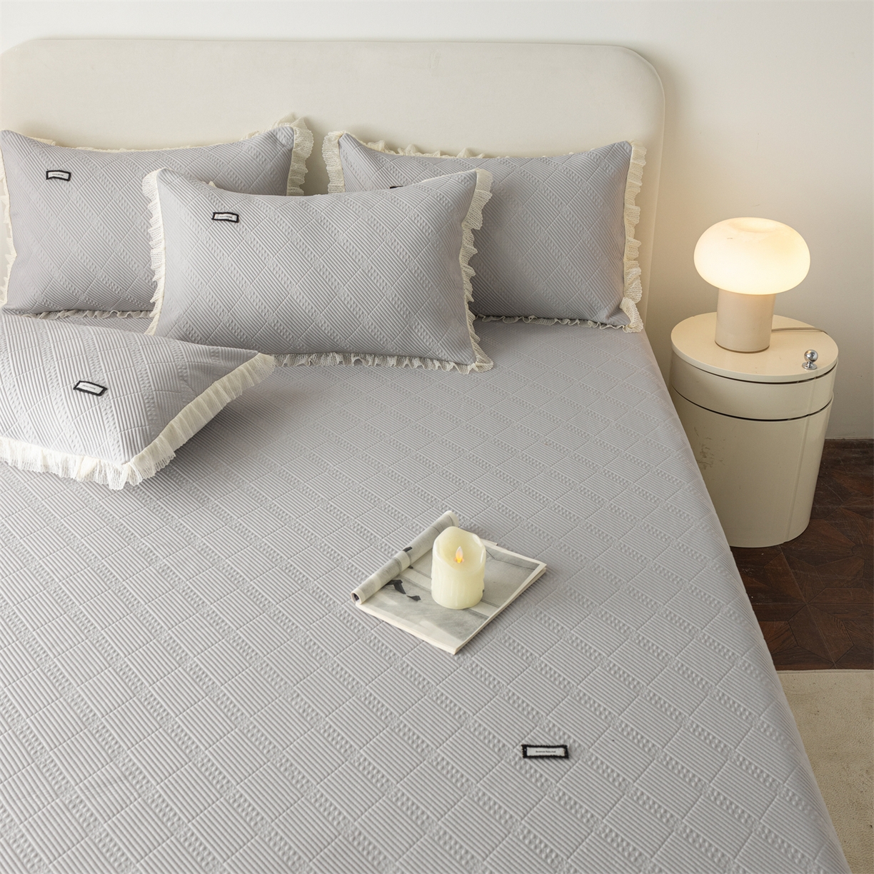 91家纺网 家纺一手货源 找家纺 赛丽雅 2026春夏新款480克A类PE聚乙烯提花冰豆豆凉感床裙款凉席三件套席子空调软席 方格-灰