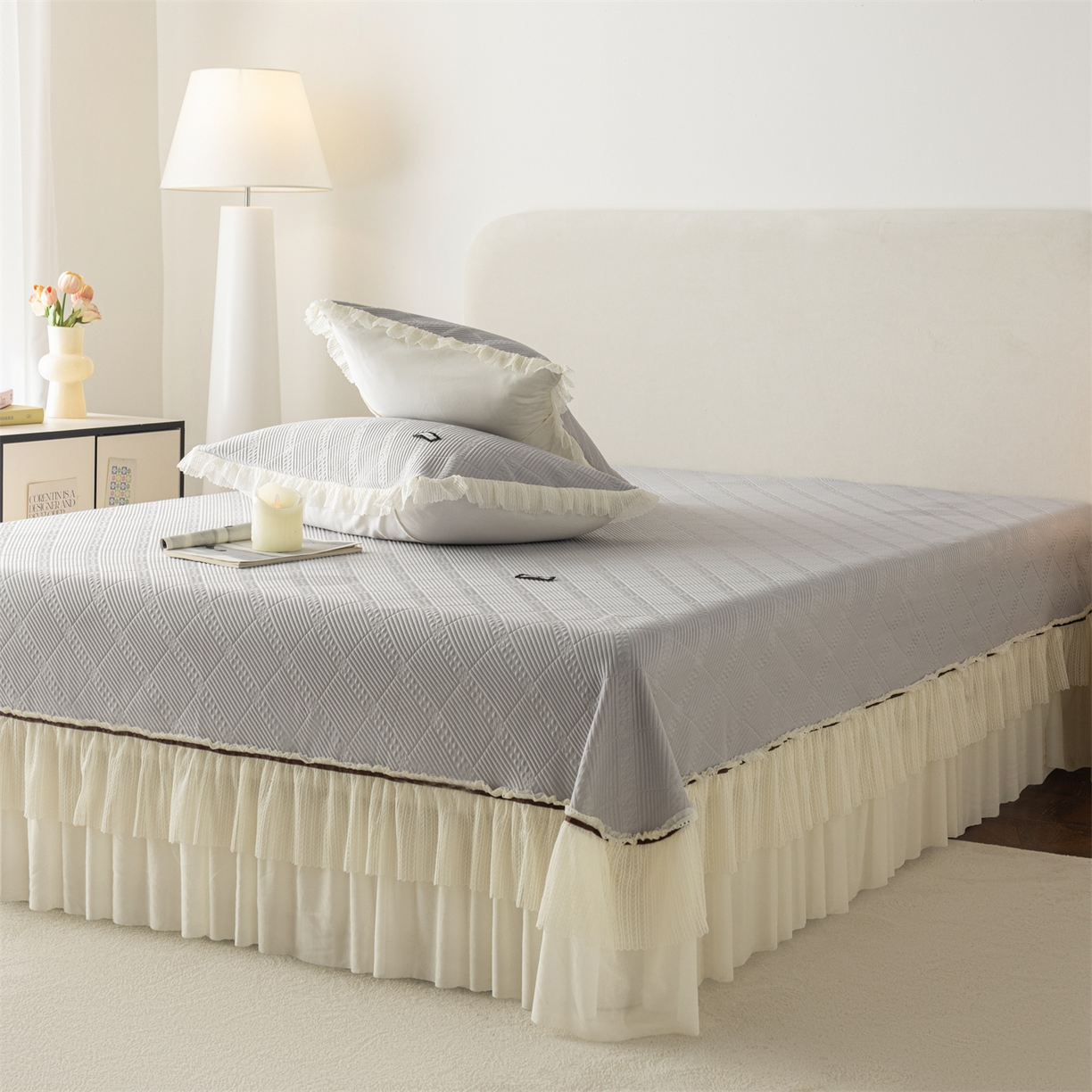 91家纺网 家纺一手货源 找家纺 赛丽雅 2026春夏新款480克A类PE聚乙烯提花冰豆豆凉感床裙款凉席三件套席子空调软席 方格-灰