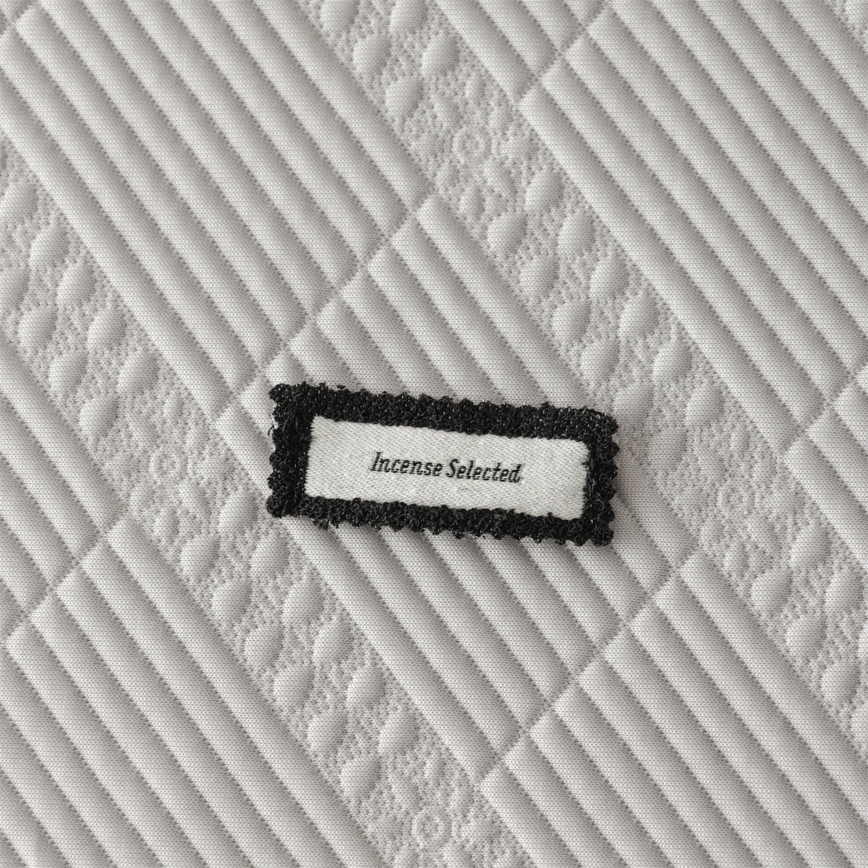 91家纺网 家纺一手货源 找家纺 赛丽雅 2026春夏新款480克A类PE聚乙烯提花冰豆豆凉感床裙款凉席三件套席子空调软席 方格-灰