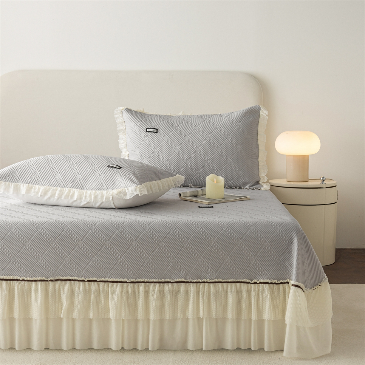 91家纺网 家纺一手货源 找家纺 赛丽雅 2026春夏新款480克A类PE聚乙烯提花冰豆豆凉感床裙款凉席三件套席子空调软席 方格-灰