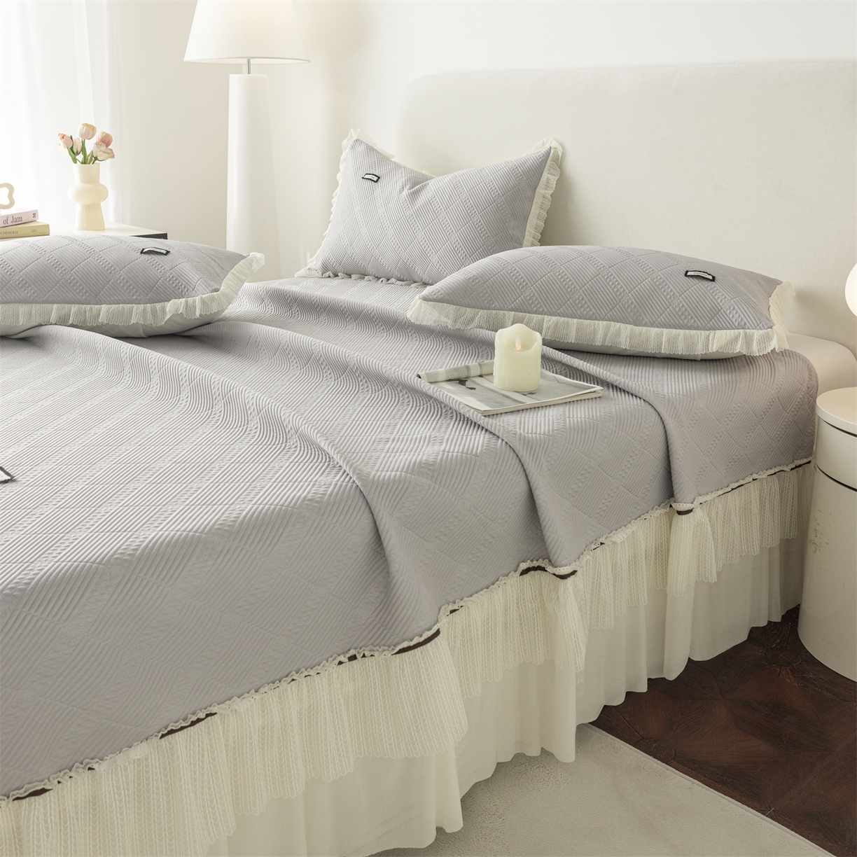 91家纺网 家纺一手货源 找家纺 赛丽雅 2026春夏新款480克A类PE聚乙烯提花冰豆豆凉感床裙款凉席三件套席子空调软席 方格-灰