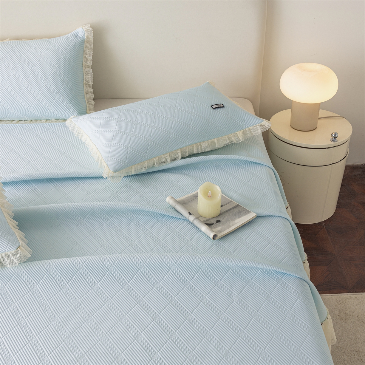 91家纺网 家纺一手货源 找家纺 赛丽雅 2026春夏新款480克A类PE聚乙烯提花冰豆豆凉感床裙款凉席三件套席子空调软席 方格-蓝