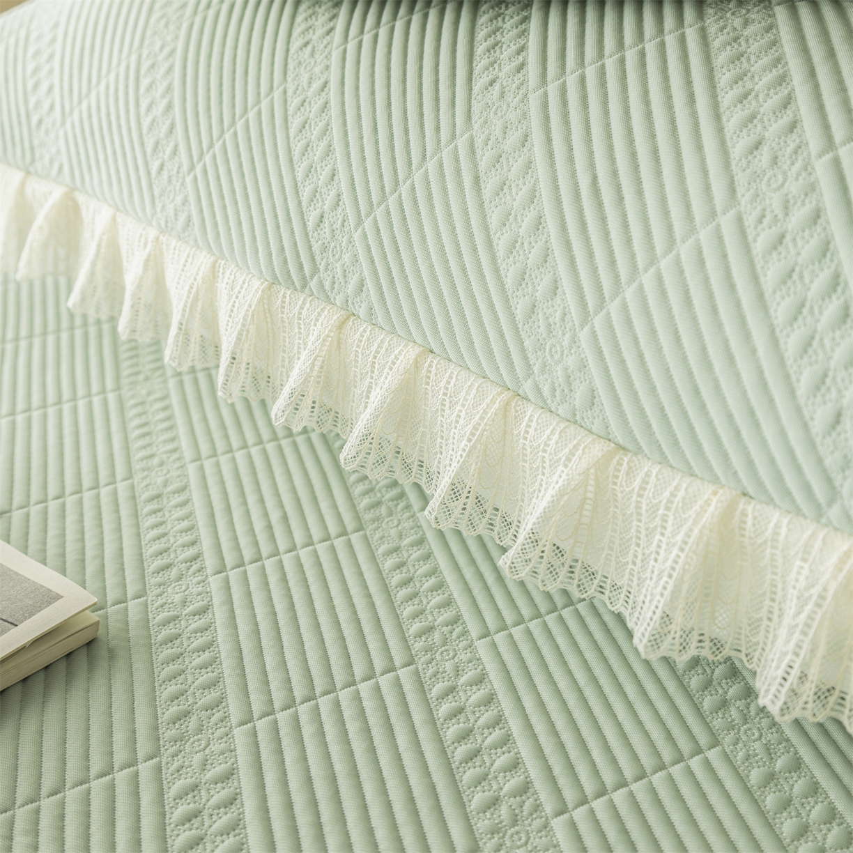 91家纺网 家纺一手货源 找家纺 赛丽雅 2026春夏新款480克A类PE聚乙烯提花冰豆豆凉感床裙款凉席三件套席子空调软席 方格-绿