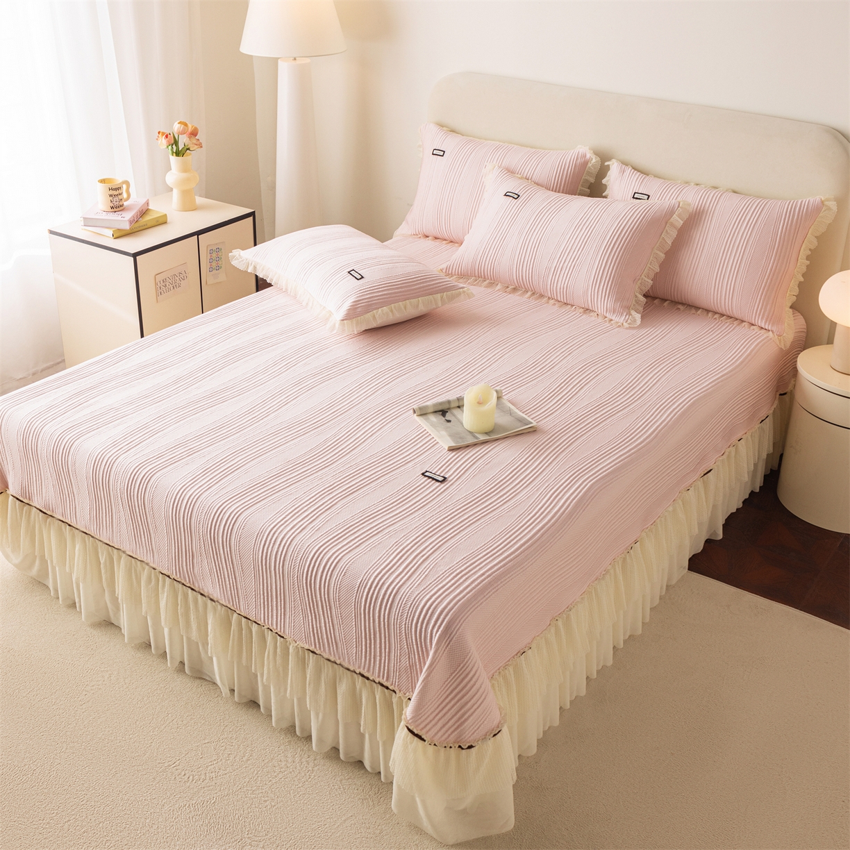 91家纺网 家纺一手货源 找家纺 赛丽雅 2026春夏新款480克A类PE聚乙烯提花冰豆豆凉感床裙款凉席三件套席子空调软席 小蛮腰-粉