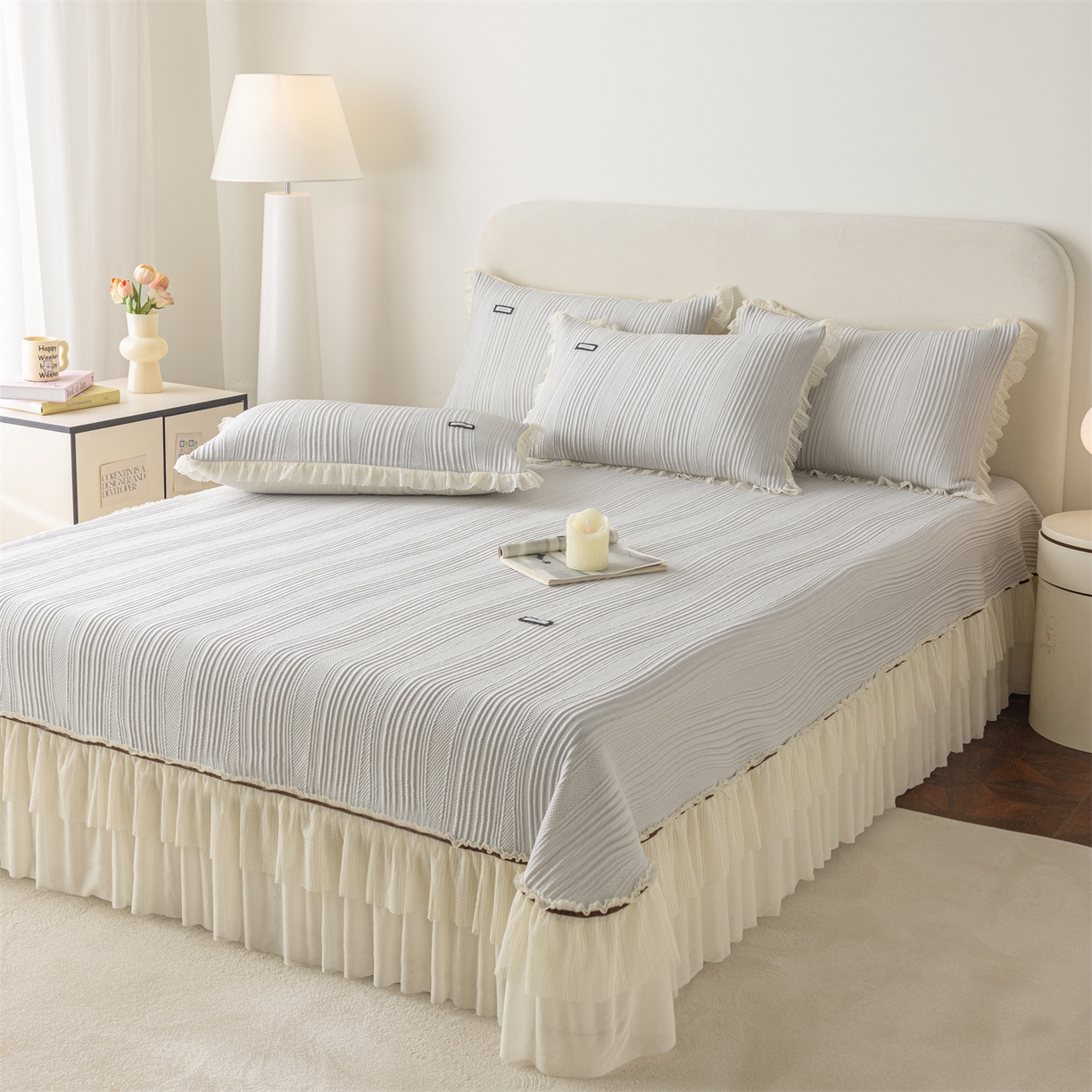 91家纺网 家纺一手货源 找家纺 赛丽雅 2026春夏新款480克A类PE聚乙烯提花冰豆豆凉感床裙款凉席三件套席子空调软席 小蛮腰-灰