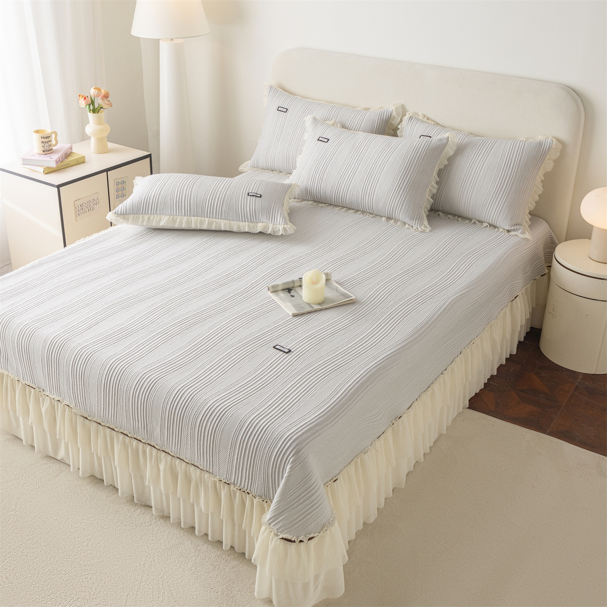 91家纺网 家纺一手货源 找家纺 赛丽雅 2026春夏新款480克A类PE聚乙烯提花冰豆豆凉感床裙款凉席三件套席子空调软席 小蛮腰-灰