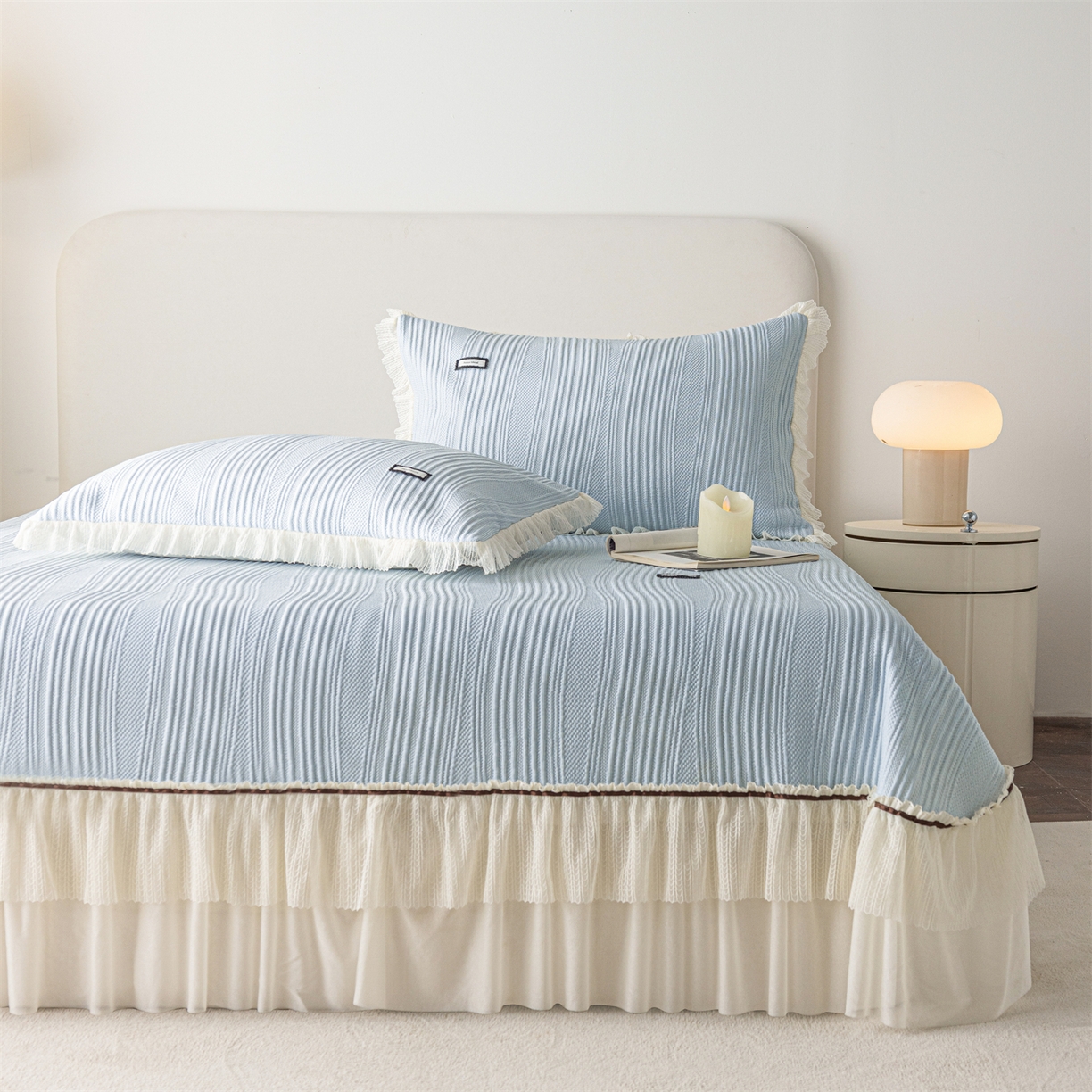 91家纺网 家纺一手货源 找家纺 赛丽雅 2026春夏新款480克A类PE聚乙烯提花冰豆豆凉感床裙款凉席三件套席子空调软席 小蛮腰-蓝