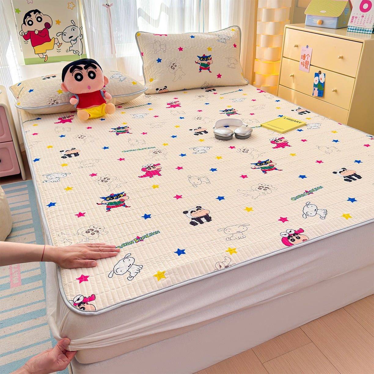 91家纺网 家纺一手货源 找家纺 （总）桃子家居 2026新款A类蜡笔小新授权数码印花小冰皮仿锦氨凉感凉席夏被组合夏被四件套