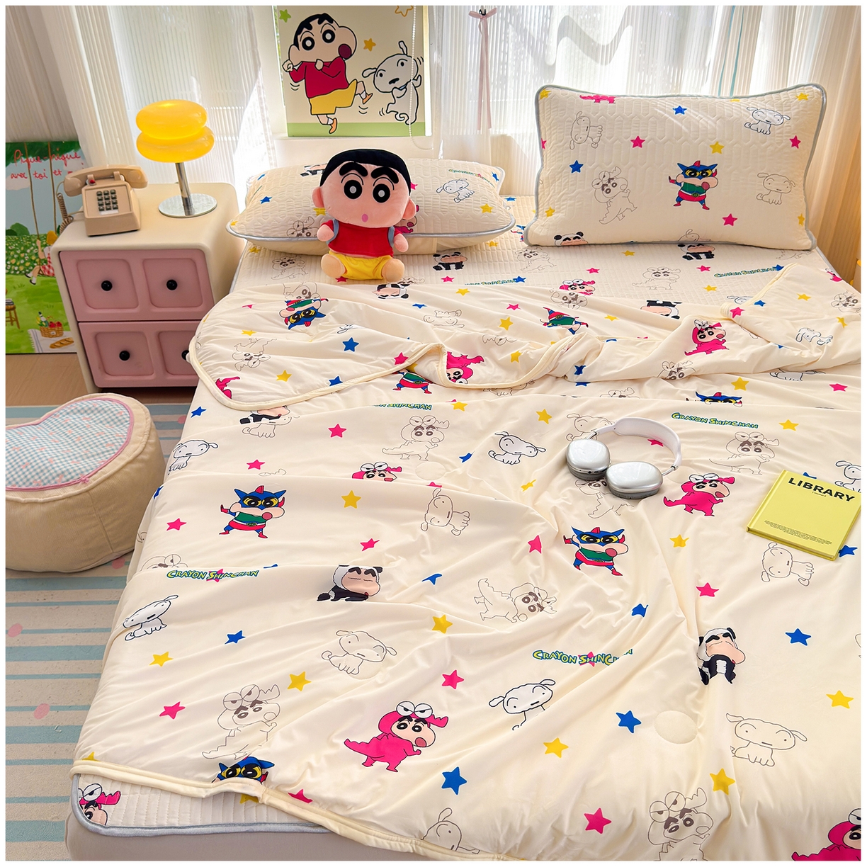 91家纺网 家纺一手货源 找家纺 （总）桃子家居 2026新款A类蜡笔小新授权数码印花小冰皮仿锦氨凉感凉席夏被组合夏被四件套