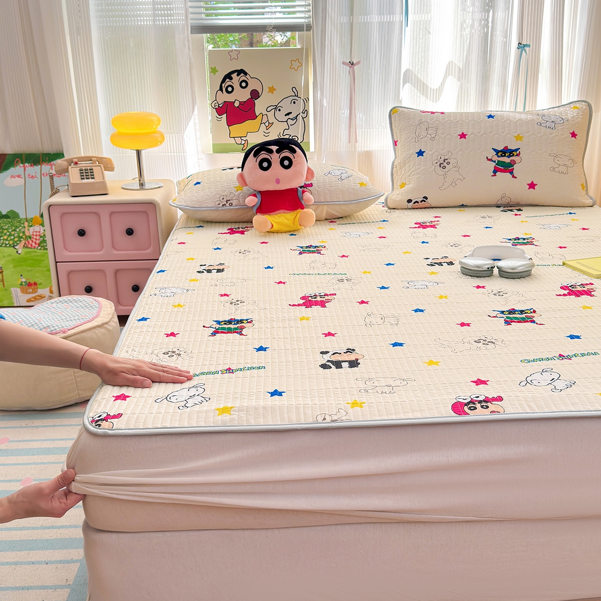 91家纺网 家纺一手货源 找家纺 （总）桃子家居 2026新款A类蜡笔小新授权数码印花小冰皮仿锦氨凉感凉席夏被组合夏被四件套