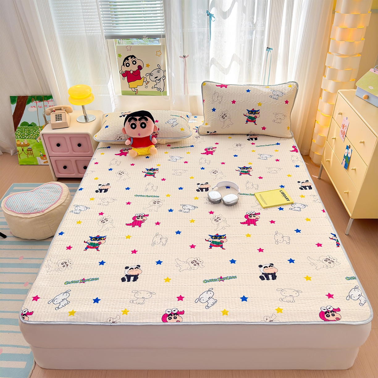 91家纺网 家纺一手货源 找家纺 （总）桃子家居 2026新款A类蜡笔小新授权数码印花小冰皮仿锦氨凉感凉席夏被组合夏被四件套