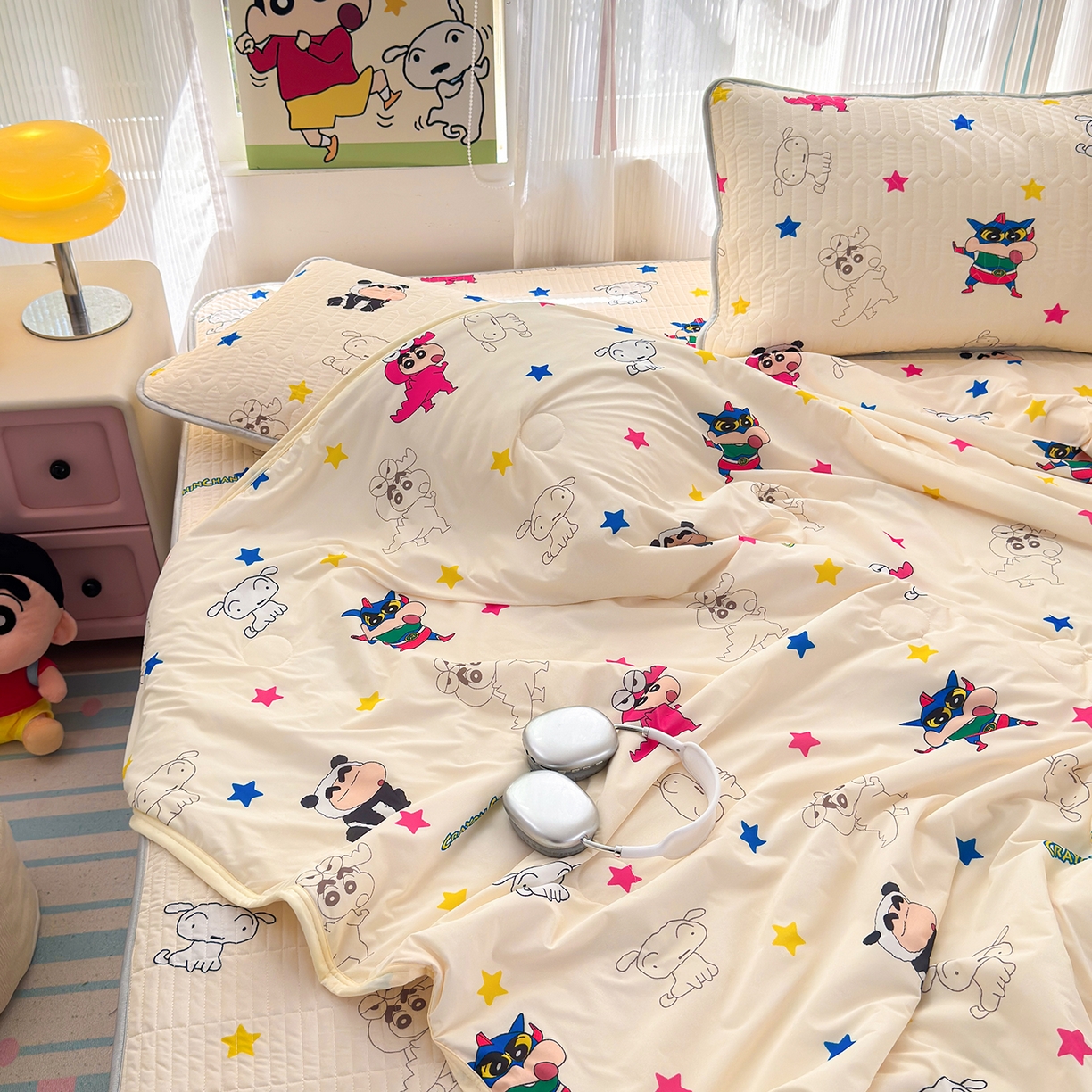 91家纺网 家纺一手货源 找家纺 （总）桃子家居 2026新款A类蜡笔小新授权数码印花小冰皮仿锦氨凉感凉席夏被组合夏被四件套