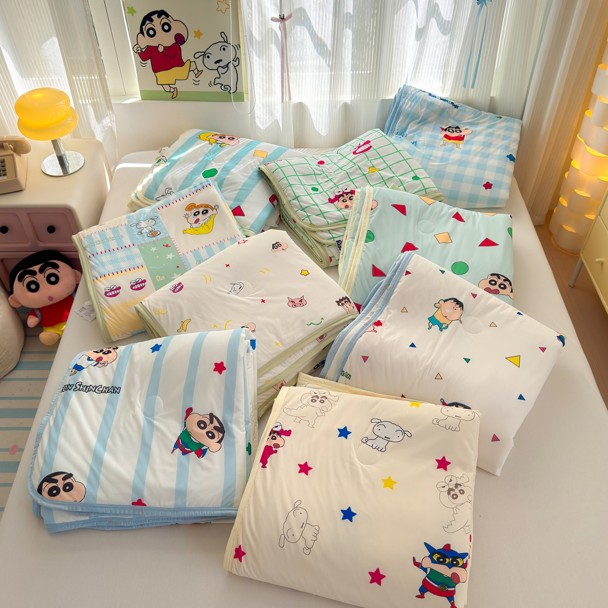 91家纺网 家纺一手货源 找家纺 （总）桃子家居 2026新款A类蜡笔小新授权数码印花小冰皮仿锦氨凉感凉席夏被组合夏被四件套