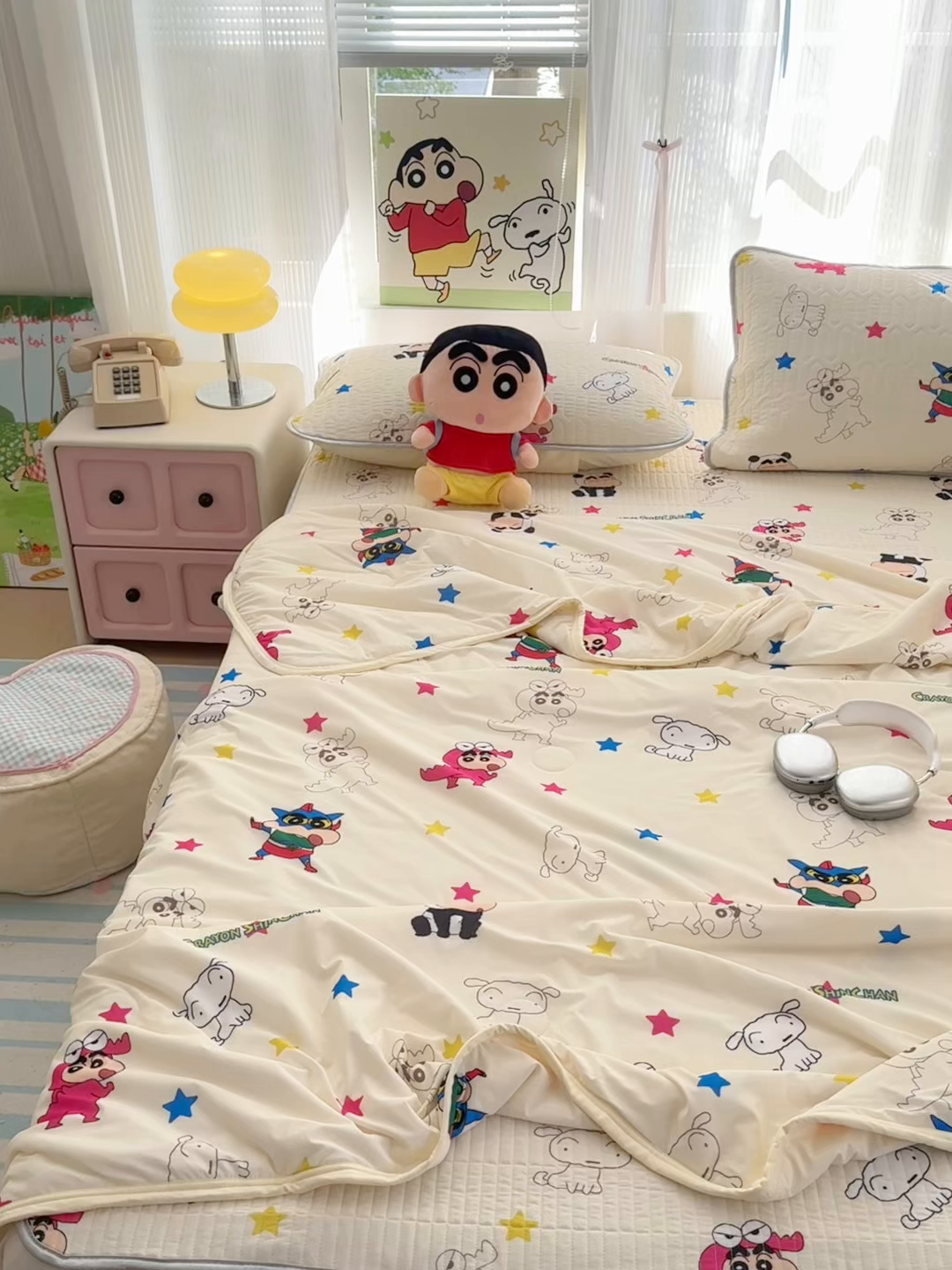 91家纺网 家纺一手货源 找家纺 （总）桃子家居 2026新款A类蜡笔小新授权数码印花小冰皮仿锦氨凉感凉席夏被组合夏被四件套