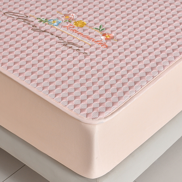 91家纺网 家纺一手货源 找家纺 （总）畅畅家纺 2026新款PE凉感豆豆凉席绣花三明治复合系列-床笠款