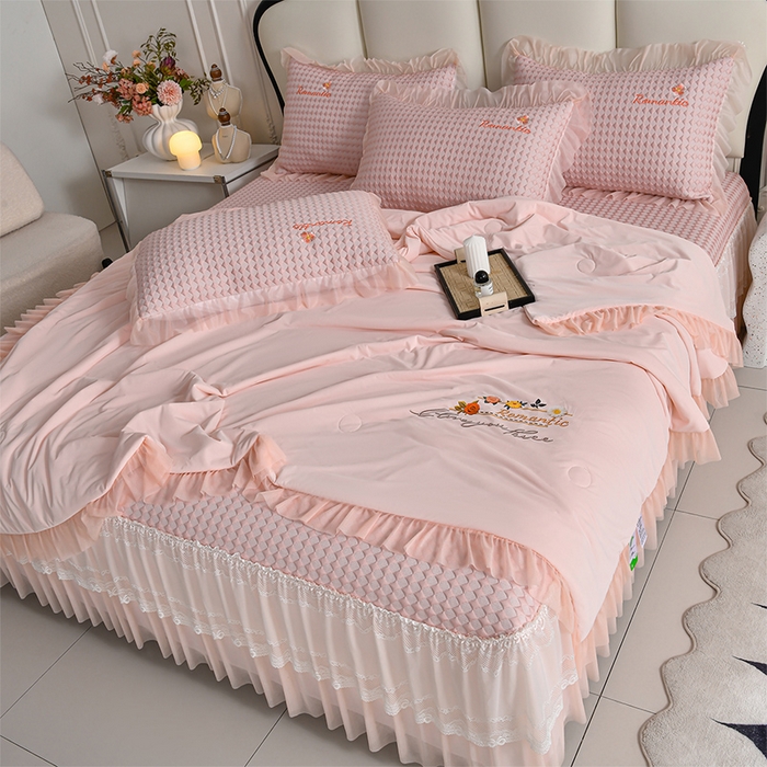 91家纺网 家纺一手货源 找家纺 （总）畅畅家纺 2026新款锦氨夏被PE凉感豆豆凉席绣花三明治复合床裙三件套四件套