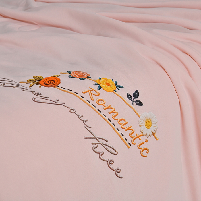 91家纺网 家纺一手货源 找家纺 畅畅家纺 2026新款锦氨夏被PE凉感豆豆凉席绣花三明治复合床裙三件套四件套 格韵-粉-床裙款