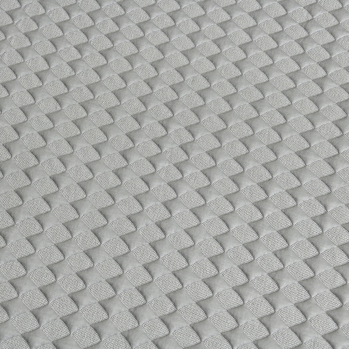 91家纺网 家纺一手货源 找家纺 畅畅家纺 2026新款锦氨夏被PE凉感豆豆凉席绣花三明治复合床裙三件套四件套 格韵-灰-床裙款