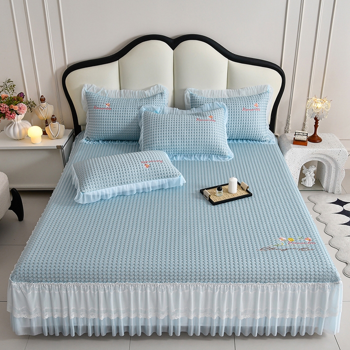 畅畅家纺 2026新款锦氨夏被PE凉感豆豆凉席绣花三明治复合床裙三件套四件套 格韵-蓝-床裙款