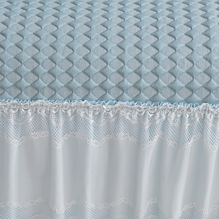 91家纺网 家纺一手货源 找家纺 畅畅家纺 2026新款锦氨夏被PE凉感豆豆凉席绣花三明治复合床裙三件套四件套 格韵-蓝-床裙款