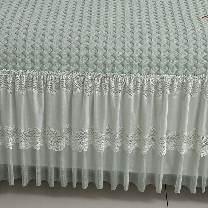 91家纺网 家纺一手货源 找家纺 畅畅家纺 2026新款锦氨夏被PE凉感豆豆凉席绣花三明治复合床裙三件套四件套 格韵-绿-床裙款