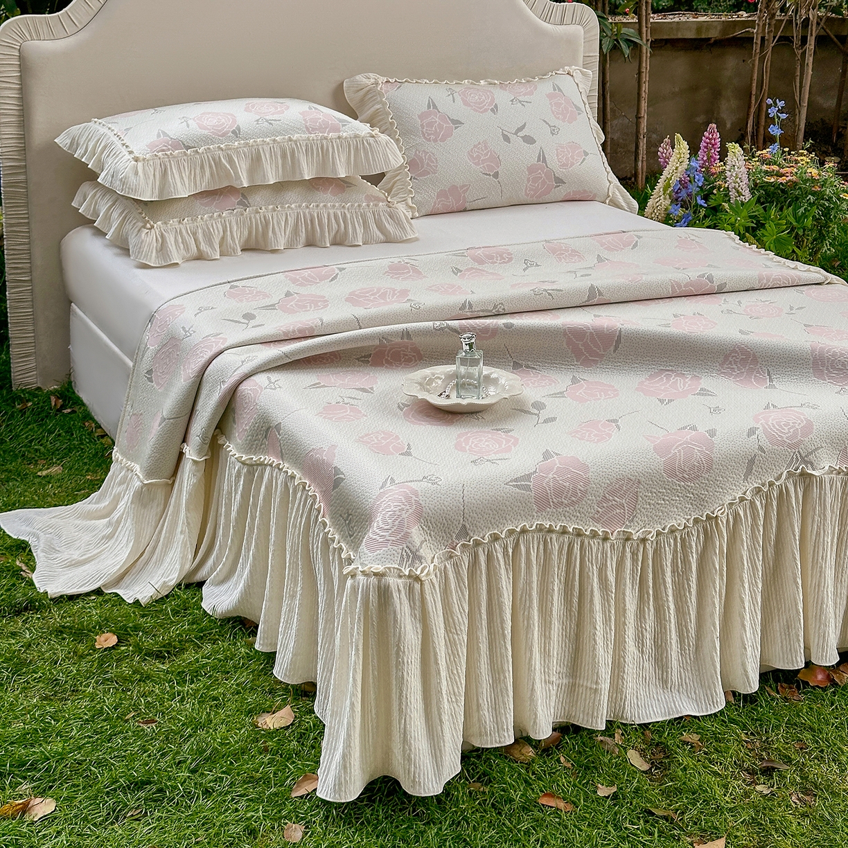 91家纺网 家纺一手货源 找家纺 （总）乐朵家居 2026新款 奶芙 玫瑰 弧度款 （加厚复合）凉豆豆 凉席三件套