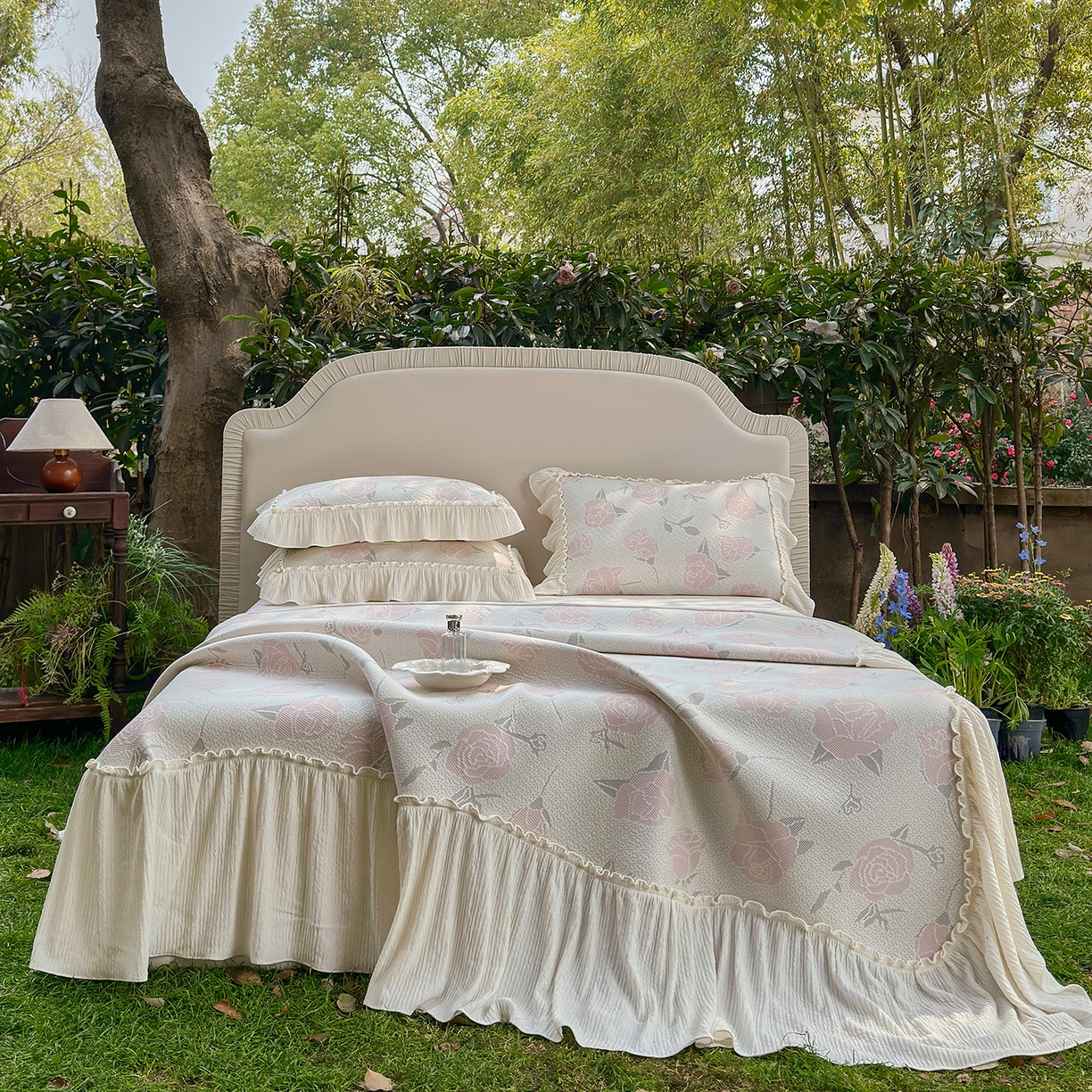 91家纺网 家纺一手货源 找家纺 （总）乐朵家居 2026新款 奶芙 玫瑰 弧度款 （加厚复合）凉豆豆 凉席三件套