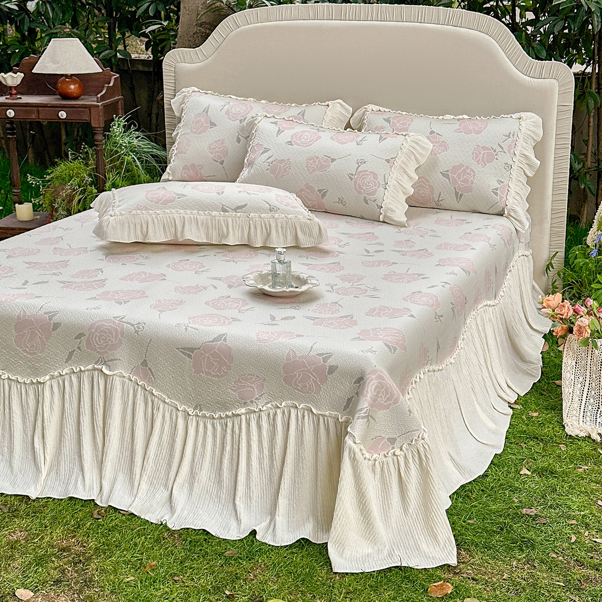 91家纺网 家纺一手货源 找家纺 乐朵家居 2026新款 奶芙 玫瑰 弧度款 凉豆豆 凉席三件套 粉