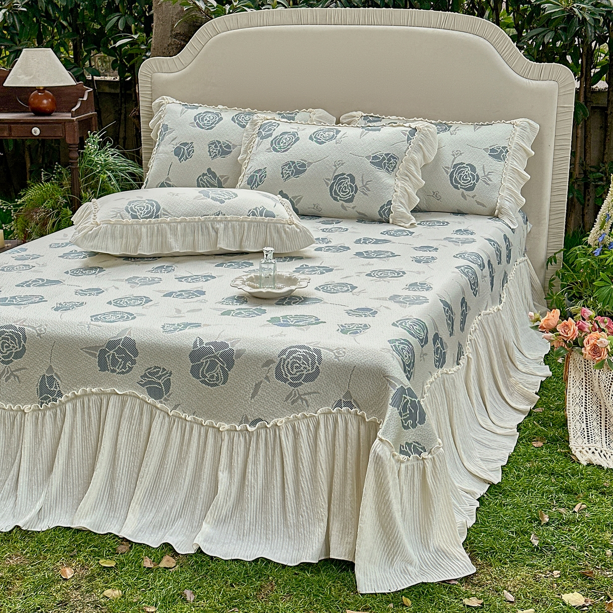 91家纺网 家纺一手货源 找家纺 乐朵家居 2026新款 奶芙 玫瑰 弧度款 凉豆豆 凉席三件套 蓝