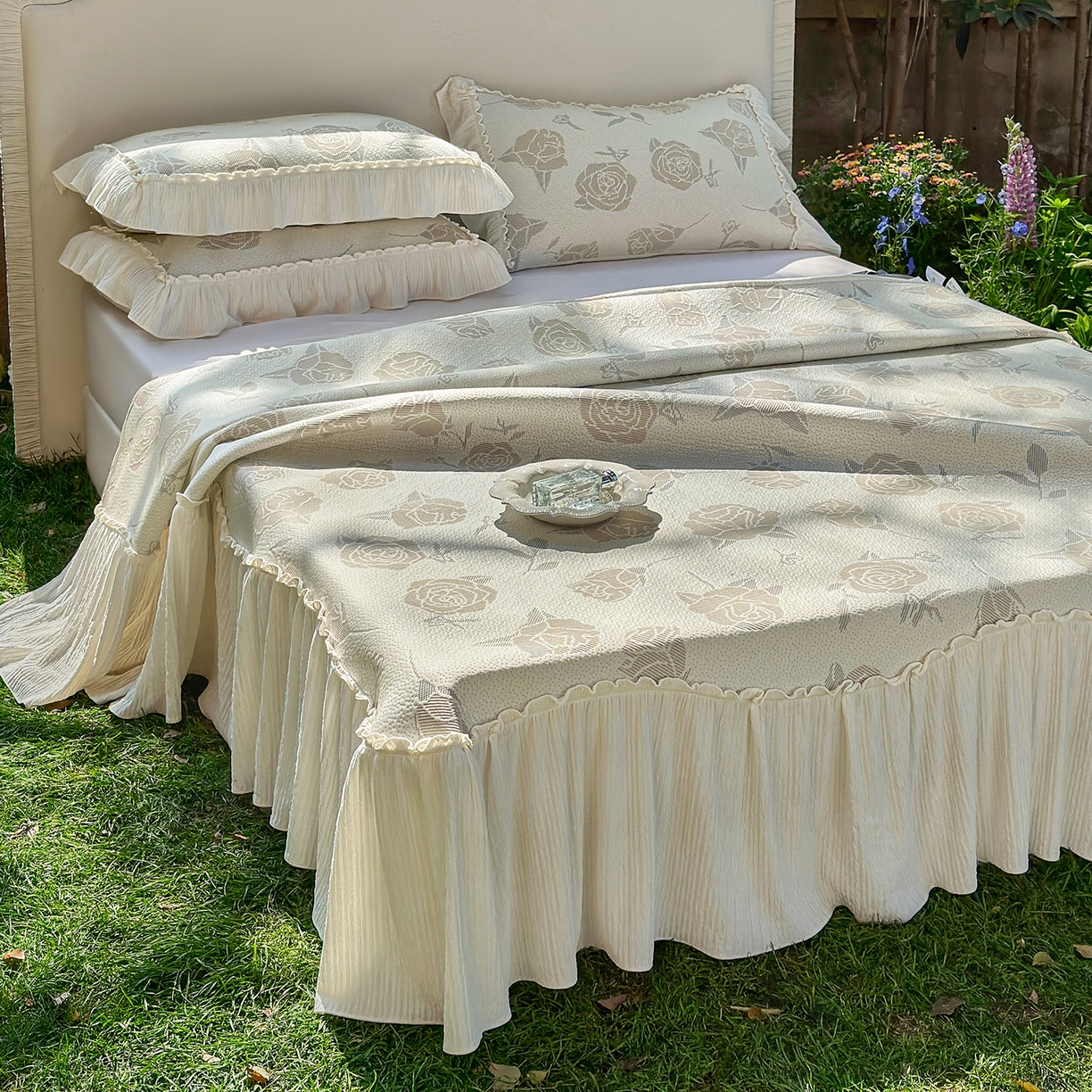 91家纺网 家纺一手货源 找家纺 乐朵家居 2026新款 奶芙 玫瑰 弧度款 凉豆豆 凉席三件套 卡其